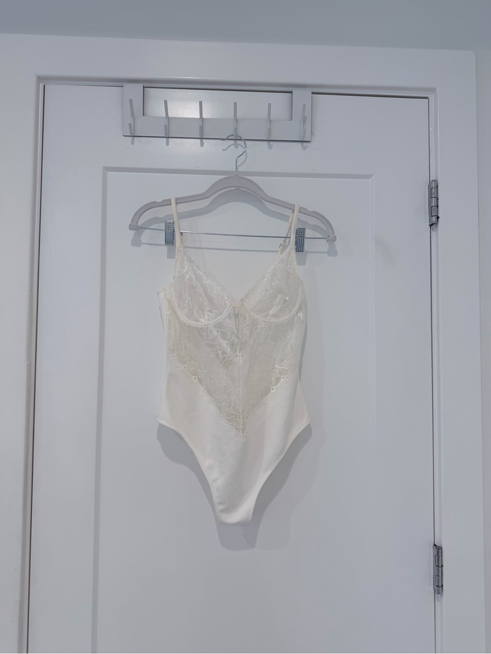 NWOT Fleur du Mal Lace-Trim Satin Bodysuit in Cream, Med